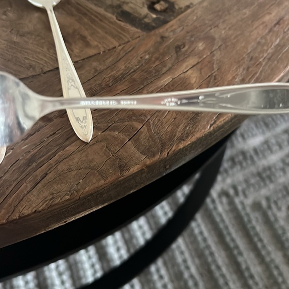 Vintage Oneida 5 pc Flatware Set: - Picture 4 of 16